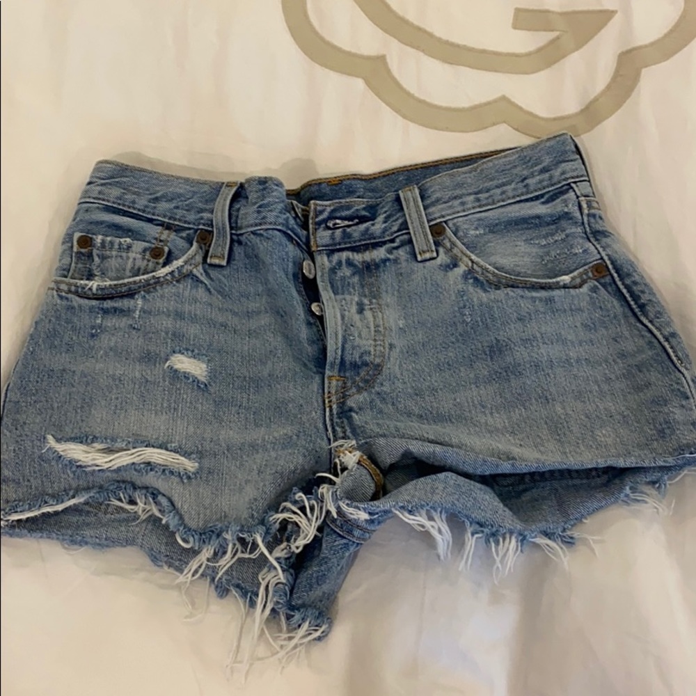 501 light wash Levi shorts